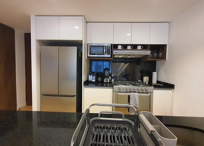 Elegant With 2 Bedrooms Apartment *