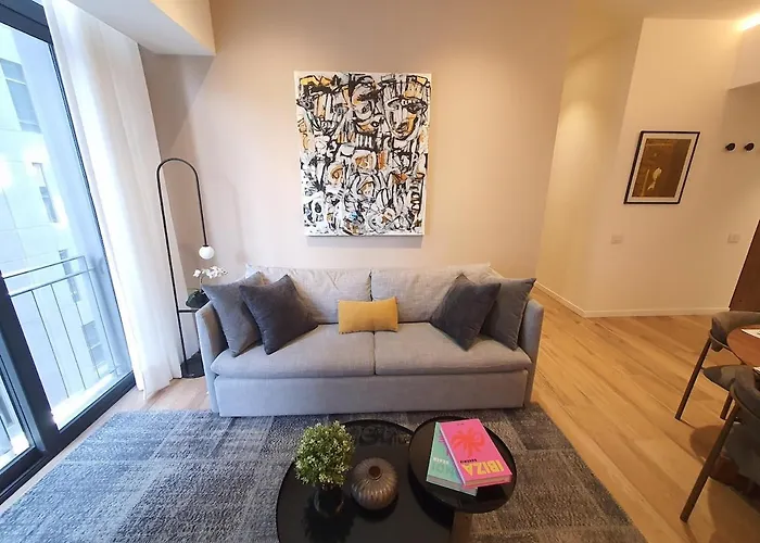 Apartment Elegant With 2 Bedrooms *