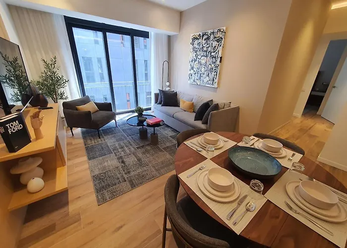 Elegant With 2 Bedrooms *