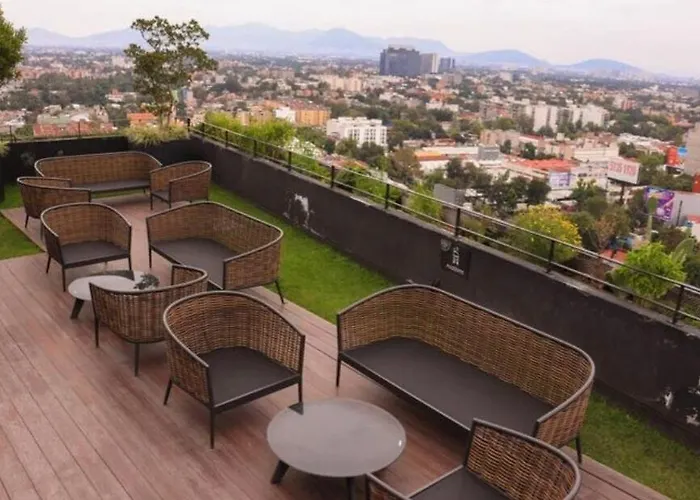 Elegant With 2 Bedrooms Apartment *