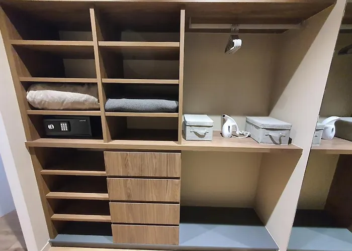 Elegant With 2 Bedrooms *