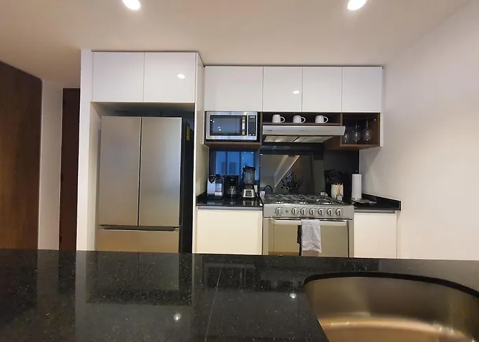 Elegant With 2 Bedrooms Apartment *