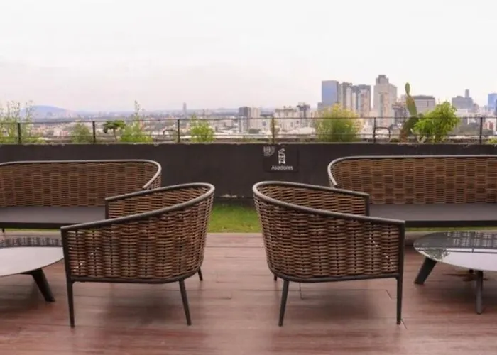Elegant With 2 Bedrooms Apartment *