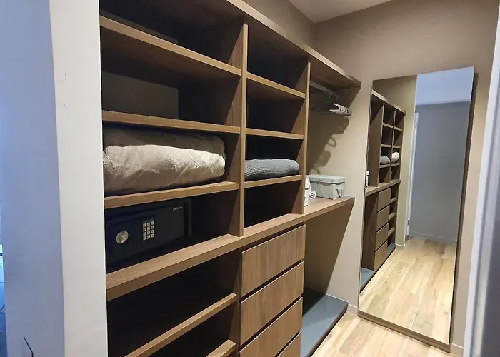 Elegant With 2 Bedrooms Apartment
